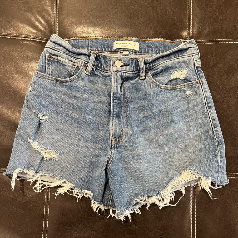 Abercrombie 4 inch high rise denim shorts-size 28 curve love